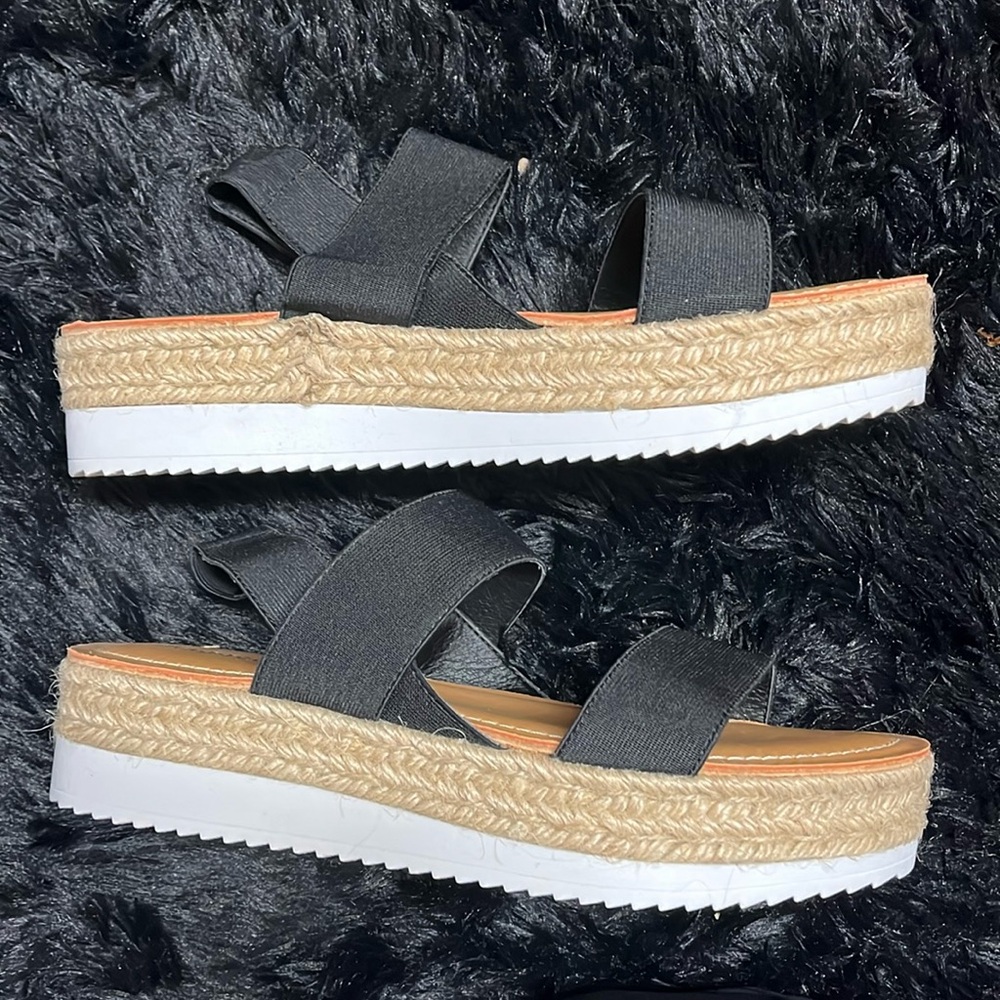 Nice vacation shoes 
Not made for wide feet 
Super comfortable for narrow feet